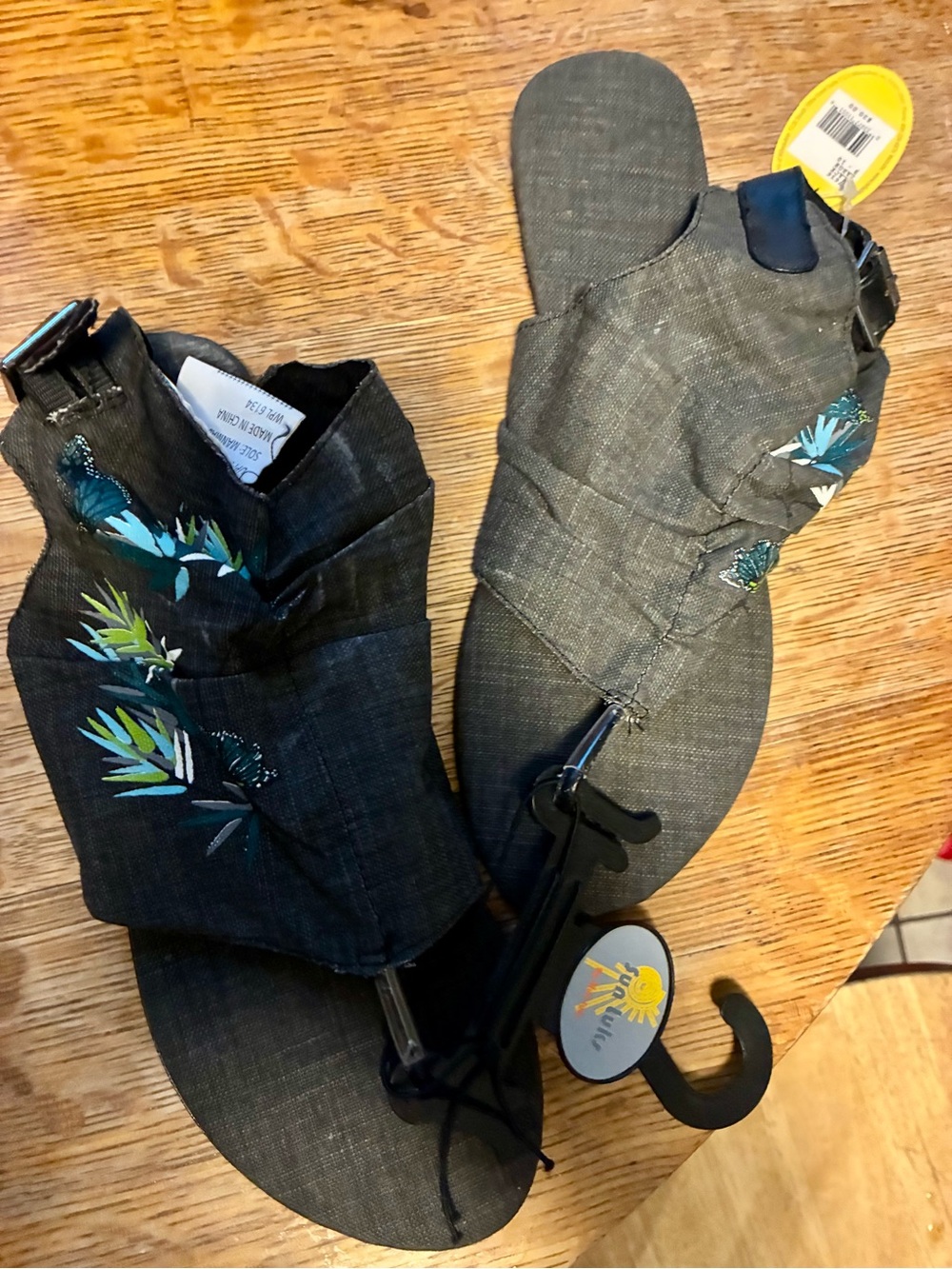 Sun Luks New 8.5 Gray Denim Sandal with Teal & Green Leaf Accent